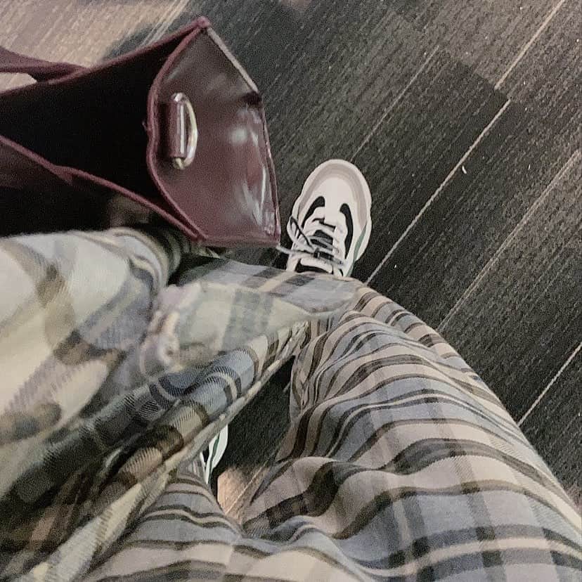野島樺乃のインスタグラム：「店頭に並びだした秋服さん。 セットアップばかりに惹かれます。 そして今年も残り約4ヶ月 . #セットアップ　#ダッドスニーカー」