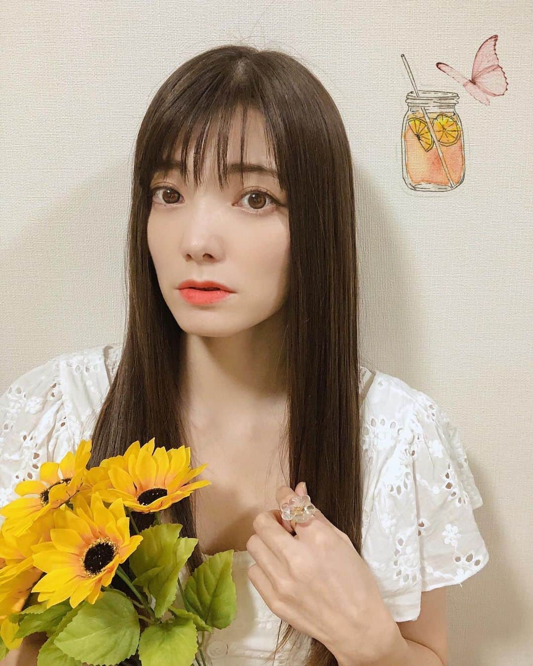 今吉めぐみさんのインスタグラム写真 - (今吉めぐみInstagram)「#staybeauty﻿ ﻿ #リール﻿ って機能が楽しくて🎥🥳😚😍﻿ リール連投したけん﻿ ﻿ before﻿ ⬇️﻿ after﻿ ﻿ を写真で📸😘﻿ ﻿ ﻿ 3,4枚目が横並びにしたけん﻿ わかりやすいかな🐣🐓﻿ ﻿ 3枚目の後ろは﻿ beforeがパーマ当てた後のやつだけど🥺﻿ #髪質改善トリートメント 後の艶感あるafter✨﻿ ﻿ 4枚目の正面からのは﻿ 前髪ありと前髪なし感わかるやつ💇‍♀️﻿ ﻿ しばらくシースルー前髪楽しみます🌷﻿ ﻿ ﻿ @joemibyunami  大島さん @koujioshima  来月も髪質改善トリートメント後の﻿ 仕上がり楽しみにしてまーす✨﻿ ﻿ ﻿ ﻿ #新宿美容院#joemi#トリートメント#髪質改善トリートメント#酸熱トリートメント#シースルー前髪﻿ ﻿#tokyocovergirls」8月20日 22時46分 - megu813