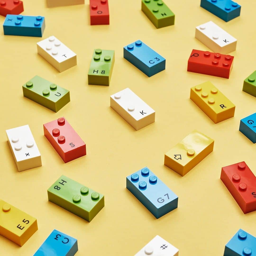 LEGOさんのインスタグラム写真 - (LEGOInstagram)「The LEGO Foundation and the LEGO Group are now rolling out LEGO Braille Bricks - a fun and engaging way for children with vision impairment to learn Braille! Together with our local partners we’re starting in seven countries and more will be added early 2021😊   #learningthroughplay #LEGO #Braille #LEGOFoundation #RebuildTheWorld」8月20日 23時02分 - lego