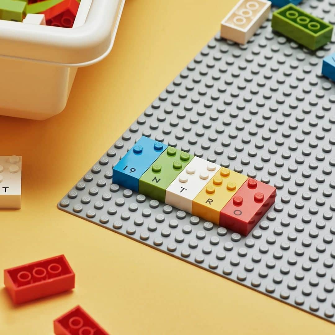 LEGOさんのインスタグラム写真 - (LEGOInstagram)「The LEGO Foundation and the LEGO Group are now rolling out LEGO Braille Bricks - a fun and engaging way for children with vision impairment to learn Braille! Together with our local partners we’re starting in seven countries and more will be added early 2021😊   #learningthroughplay #LEGO #Braille #LEGOFoundation #RebuildTheWorld」8月20日 23時02分 - lego