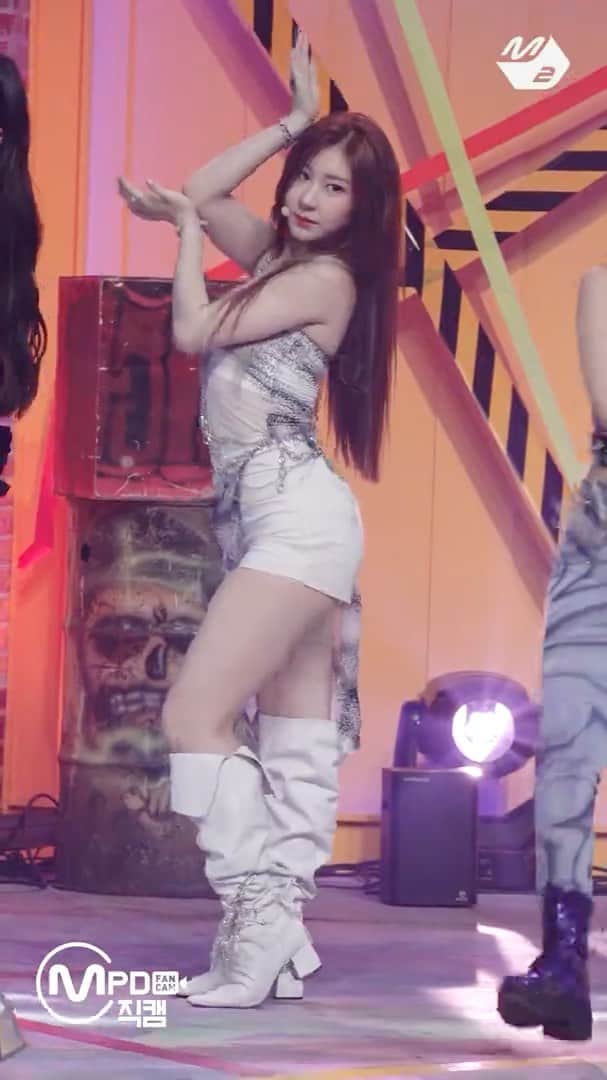 チェリョンのインスタグラム：「OUR MAIN DANCER!🔥 - ©️M2」