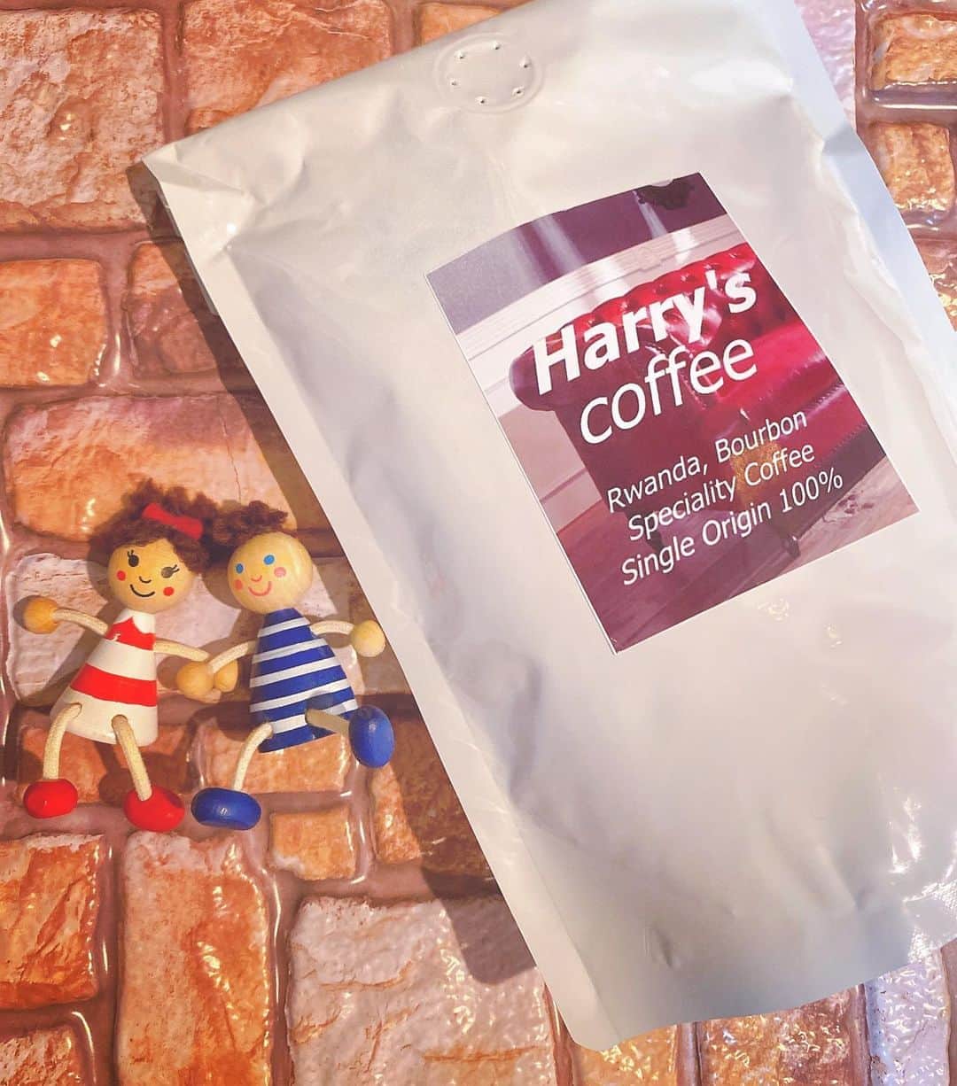 Erenaさんのインスタグラム写真 - (ErenaInstagram)「☕️Harry's coffee club☕️ @harryscoffee1 今夜は帰って一緒にcoffeeTimeにしな〜ぃ⁇ ♥️😘🤝🥰♥️ Harry'sさんのコーヒーは本当に癒される♡ いい香りに包まれてぐっすり眠れそう…💋 🌿https://www.harryscoffee.net/🌿 . . #harryscoffeeclub#bourboncoffee#coffee#コーヒー#珈琲#ブルボン珈琲#ルワンダ産#東アフリカ#最も美味しいコーヒー#おすすめコーヒー#コーヒーの効果たくさん#アンチエイジング#美白美肌効果#シミ予防#コーヒーの香りに癒される#コーヒー豆#癒しの時間#リラックス」8月20日 22時59分 - o1.erena.1o_