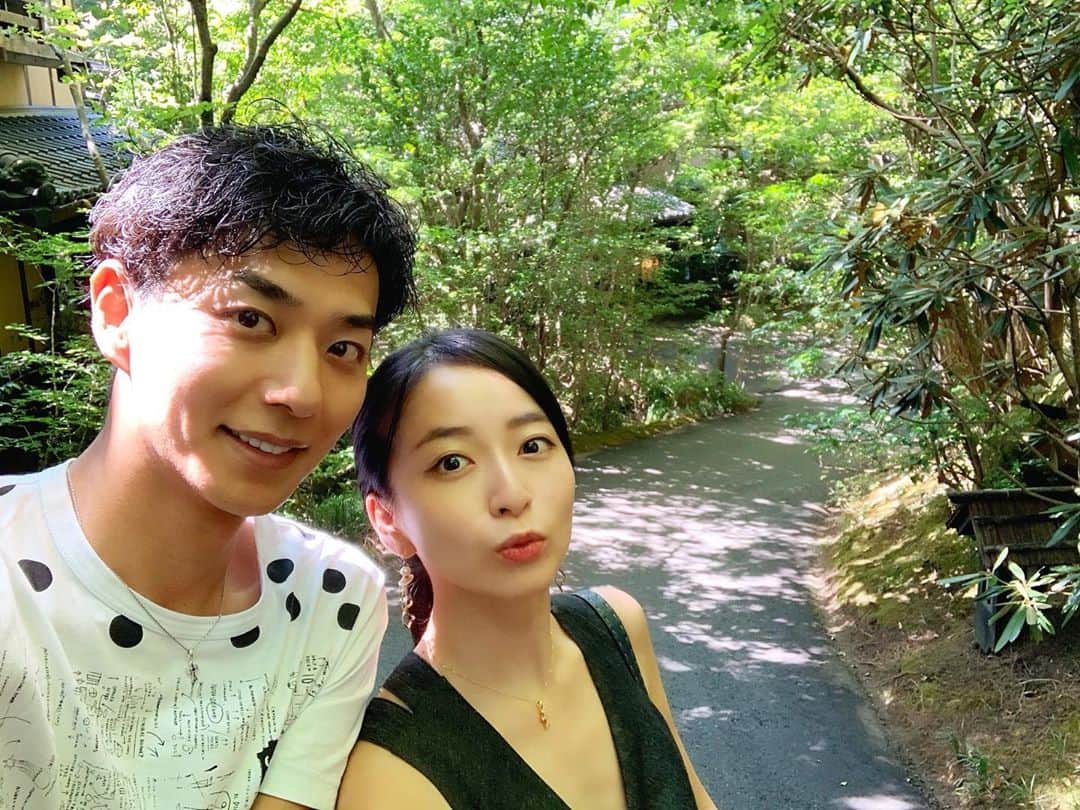 岩間恵のインスタグラム：「夏の思い出🎐  夏休み、みんなは何したのかなーー リフレッシュしたい時は、車で山奥へ行って マイナスイオンを吸い込むことをおすすめします🙋‍♀️  #山梨生まれ #夏といえば海より山 撮影する時のみマスク外してます」