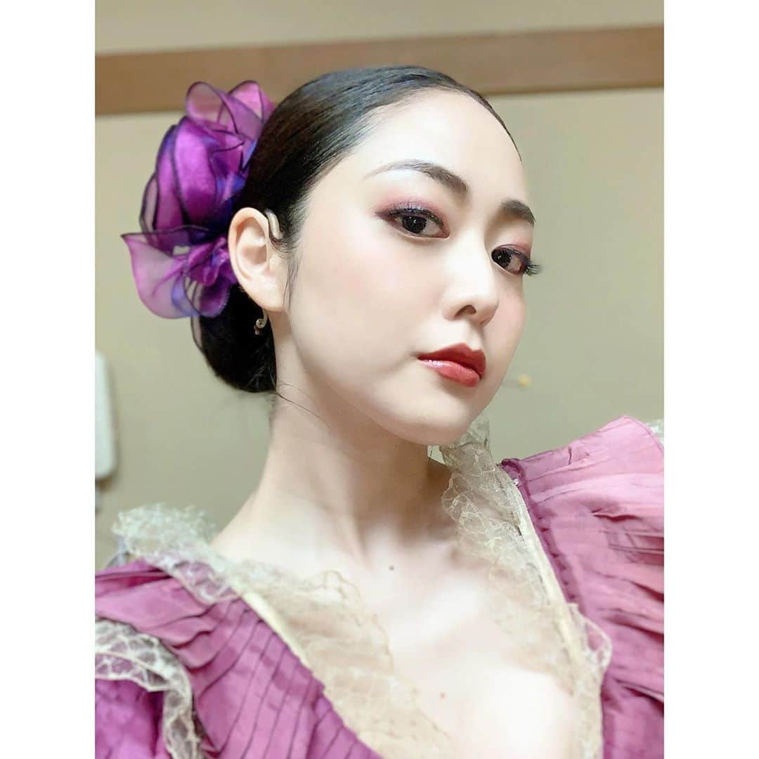 松浦雅のインスタグラム：「もうひとつの役、イダです。 ご覧の通り、ツンツンしております。 衣装がセクスィーなのです。  ぜひご自身と周りの方のご体調が宜しければ… 対策を万全に、明治座へ観にいらしてくださいね。 でも、決してご無理のない様にお願い致します🍀 本日の公演もありがとうございました。 また、コロナ対策にご協力頂きありがとうございます。 感謝の気持ちでいっぱいです。  心地いい疲れを感じながら、おやすみなさい。 #音楽劇モンテクリスト伯 #モンテクリスト伯 #舞台 #play #💃」