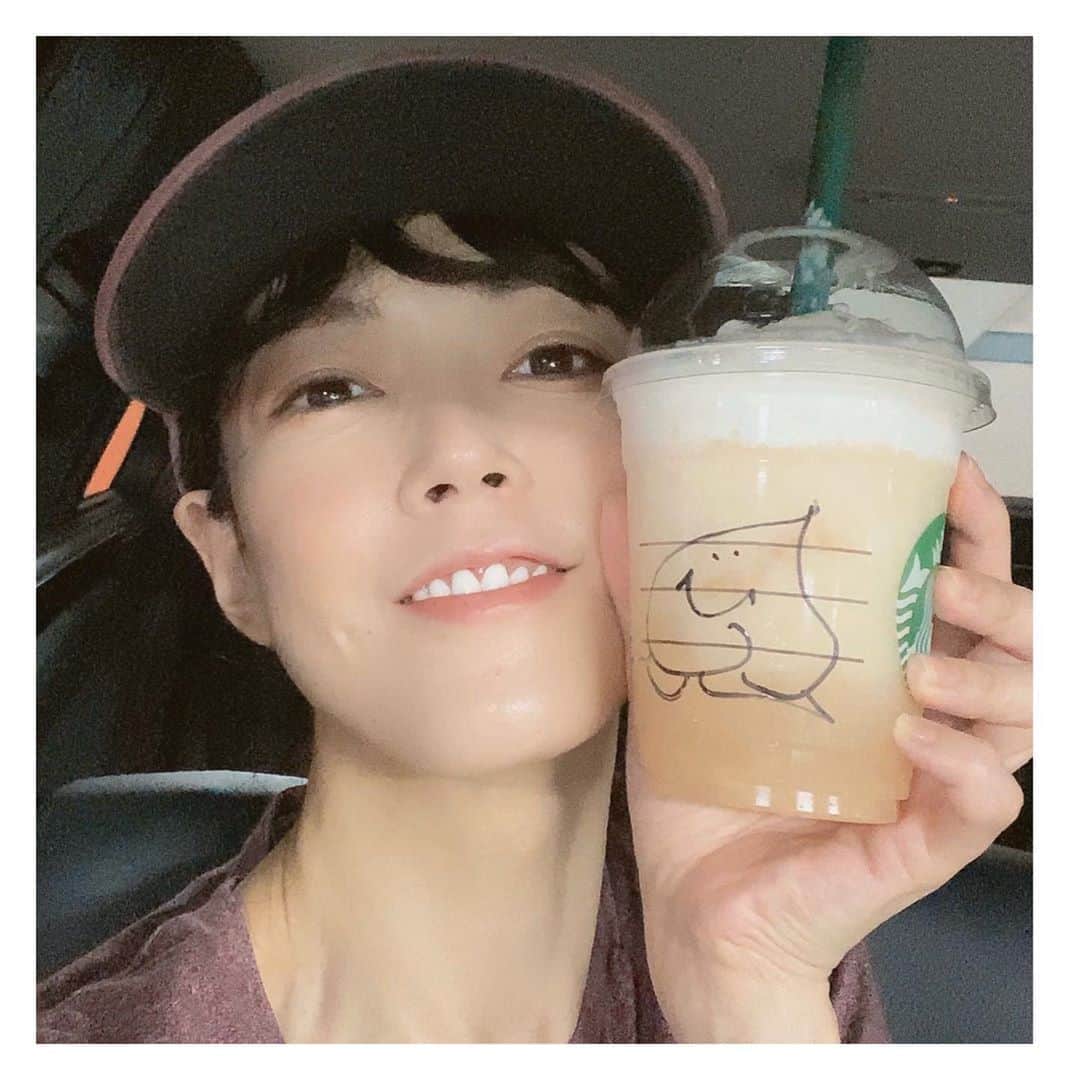 大和悠河さんのインスタグラム写真 - (大和悠河Instagram)「Starbucks Coffee ジューシーピーチフラペチーノ🍑 乾杯カクテルは🍑ジューシーピーチフラペチーノ🍑です。 スイカのスムージーとピーチフラペチーノは手作りでよく作ります。  . . . . #大和悠河　#yugayamato   #starbuckscoffee  #starbucks  #ジューシーピーチフラペチーノ   #starbuckscoffee🍑  #juicypeachfrappuccino   #juicypeachfrappuccino🍑 #自撮りにしてみた😉  💚8/26(水)⭐️9時生配信💚 half moon, half-moon, halfmoon上弦の月🌓  💝第18章LINE LIVE生配信💝 🍑ジューシーピーチスムージー🍑  . .  大和悠河LINE LIVE生配信 9月の予定 第19章2日(水) (月)🌕9時 第20章10 日(木)(月)🌗9時 第21章17日(木)(月)🌚9時 第22章24日(木)(月)🌓9時」8月20日 23時07分 - yugayamato