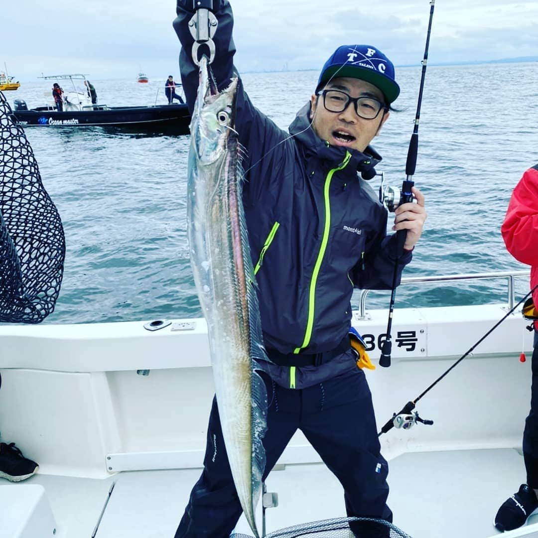 鈴木拓さんのインスタグラム写真 - (鈴木拓Instagram)「旅猿で釣った魚！  ニゴイ、タチウオ！  ニジマスは時間が無くて取れなかったけどタチウオが凄かったから良かった。  関東ではなかなか釣れない大きさ指7本135cmだ！  しかし話題はテレビ復帰第１弾の徳井さんで1色になり僕のタチウオが吹っ飛んでしまった。  まぁ生まれ持っての脇役だから仕方ない。  いつか主役になりたいなぁ」8月20日 23時36分 - suzukitaku.drunkdoragon