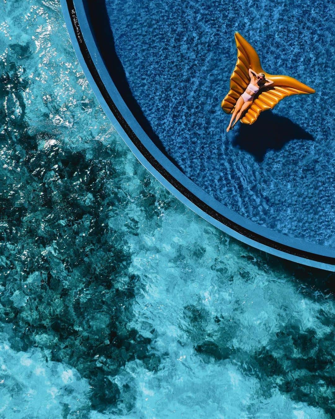 リリー＝ローズ・メロディのインスタグラム：「Summer vibes 💦👙🦋」