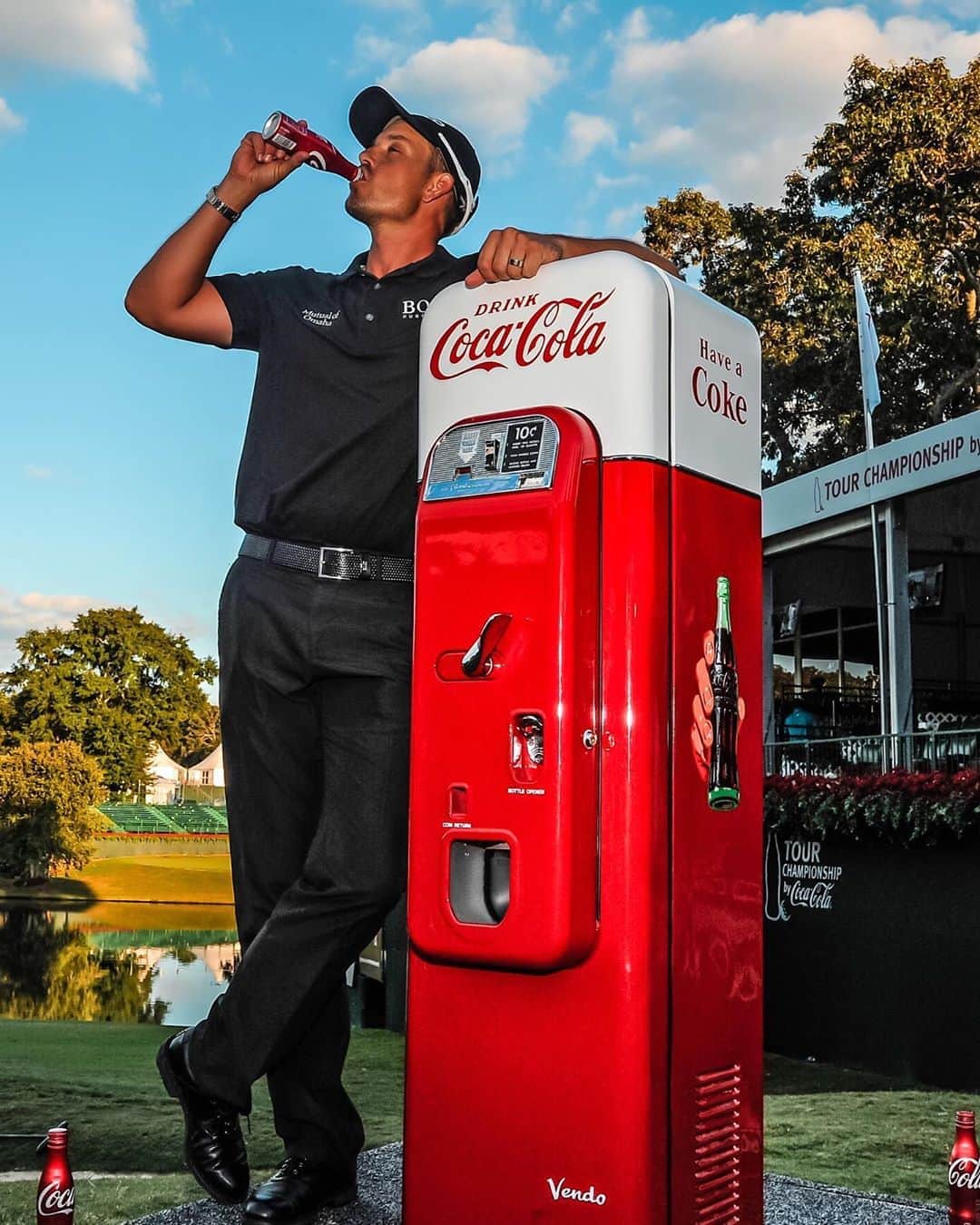 ヘンリク・ステンソンのインスタグラム：「No playoffs for me so will have to sip on old memories! Good luck to everyone! 😎」