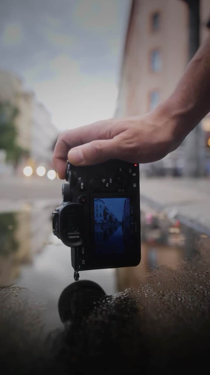 Thomas Kakarekoのインスタグラム：「Shooting puddles in Kreuzberg the other day with @hellodannyfeng  #berlin #photography #puddle #puddlegram #citykillerz #」