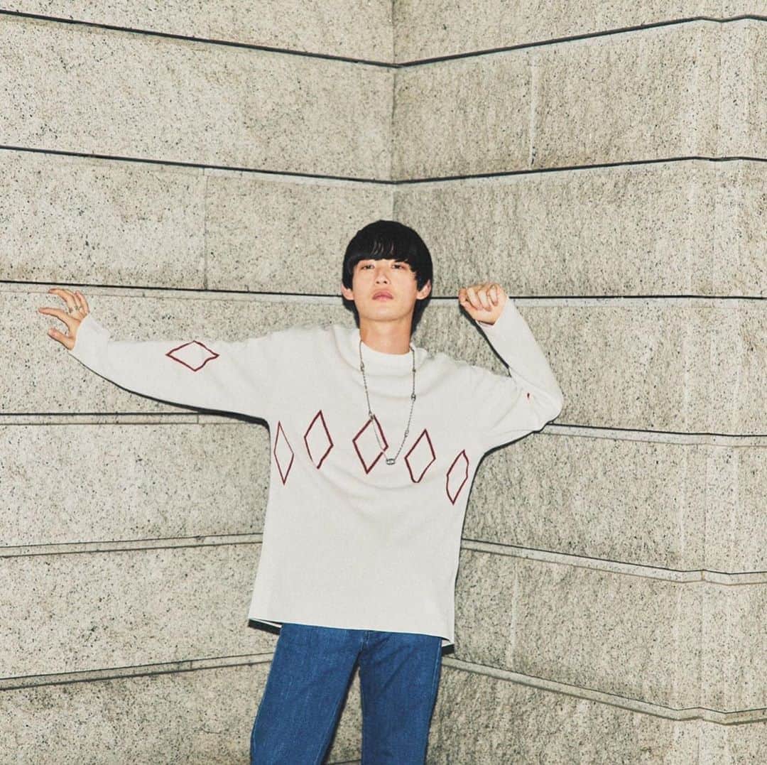 谷正人さんのインスタグラム写真 - (谷正人Instagram)「本日、新ブランドの「F」がスタート。  "欠片を組み合わせて進化させる" をコンセプトに、時代の空気感を捉え、メンズのワードローブにどこか女性的な匂いのするスタイルの提案。 ファーストシーズンはアーティストの、「向井太一」氏を迎えたルックをとりました。 予約販売を、8月20日(木) 18:00より、STUDIOUS ONLINE STOREでスタートです！  #ftokyo #fragment #fuse #future #studious #向井太一」8月20日 23時54分 - masato_tani