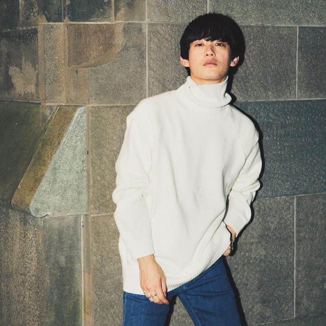 谷正人さんのインスタグラム写真 - (谷正人Instagram)「本日、新ブランドの「F」がスタート。  "欠片を組み合わせて進化させる" をコンセプトに、時代の空気感を捉え、メンズのワードローブにどこか女性的な匂いのするスタイルの提案。 ファーストシーズンはアーティストの、「向井太一」氏を迎えたルックをとりました。 予約販売を、8月20日(木) 18:00より、STUDIOUS ONLINE STOREでスタートです！  #ftokyo #fragment #fuse #future #studious #向井太一」8月20日 23時54分 - masato_tani