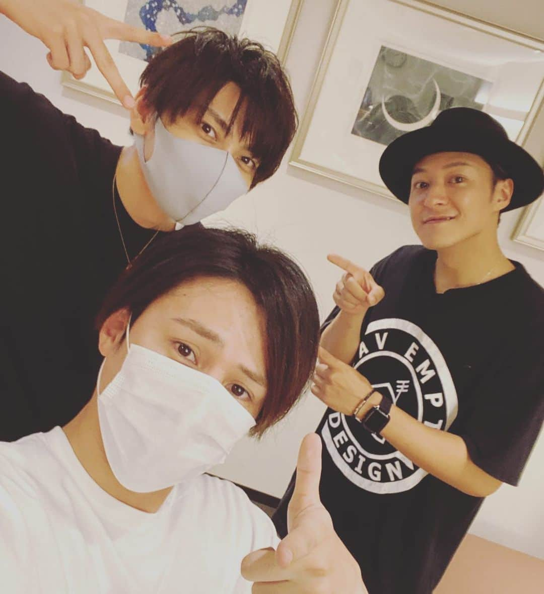 古屋敬多さんのインスタグラム写真 - (古屋敬多Instagram)「ニコ生「Lead生搾りch」ありがとうございました☆彡 輝さん誕生日スペシャル🎉ということで輝ママ完全協力の元、僕もサプライズしました^ ^成功してよかったー！ 終了後プレゼントも渡したよ♪ みんなとも協力してお祝い出来て楽しかったな✨ あっくん、誕生日おめでと！ #生搾りーど #鍵本輝誕生祭」8月20日 23時48分 - lead_keita