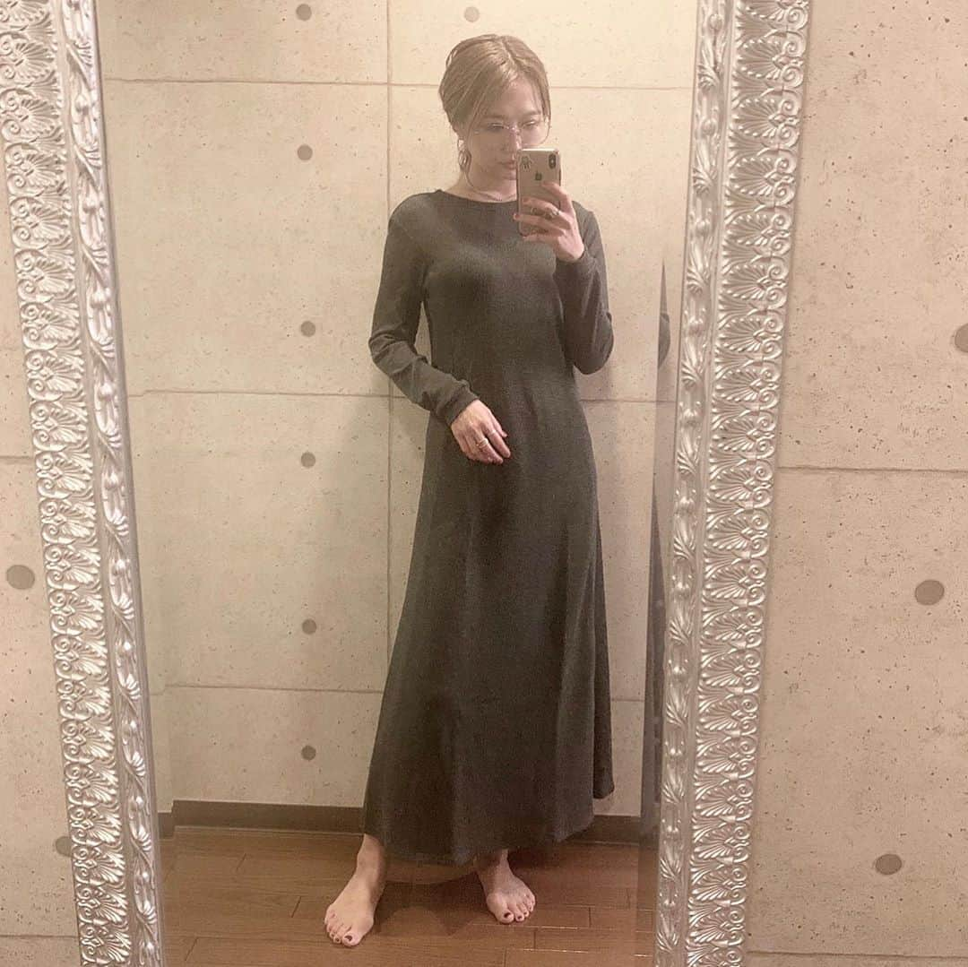 NANA HOSOYAさんのインスタグラム写真 - (NANA HOSOYAInstagram)「@peachjohn_official のカップ付きニットワンピース。形が綺麗♡﻿ 秋冬はブーツで着たいなぁ👢﻿ ﻿ 下着はもちろんですが、お洋服ラインもPJのものを多く持ってます✨﻿ 今までもカップ付きのシリーズがあったのですが、このワンピースはカップ付きなのにホールド力がしっかりしていて驚きでした😳﻿ 2020年Autumnの今シーズンから、3/4モールドカップ付きのアイテムを発売しているそうです🍁﻿ ﻿ タイトめのワンピースだと下着のラインが出ちゃうので悩みますが、これ一枚着るだけなのでとっても楽ですし、嬉しいです◎﻿ ﻿ #peachjohn ﻿ #pr ﻿」8月20日 23時48分 - nana_hair_tokyo