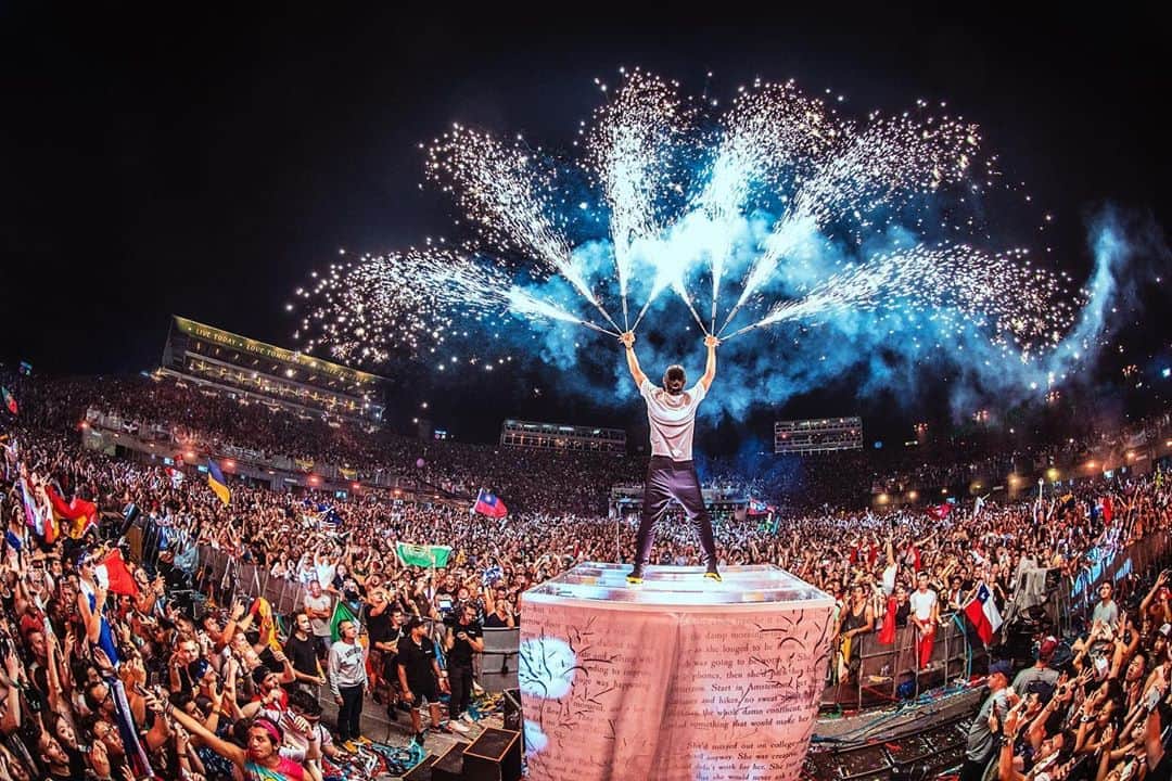 Dimitri Vegas & Like Mikeさんのインスタグラム写真 - (Dimitri Vegas & Like MikeInstagram)「Tune in at 6pm today on Facebook to relive our full @tomorrowland Mainstage set from last summer! Let’s stay connected through music ❤️」8月21日 0時03分 - dimitrivegasandlikemike