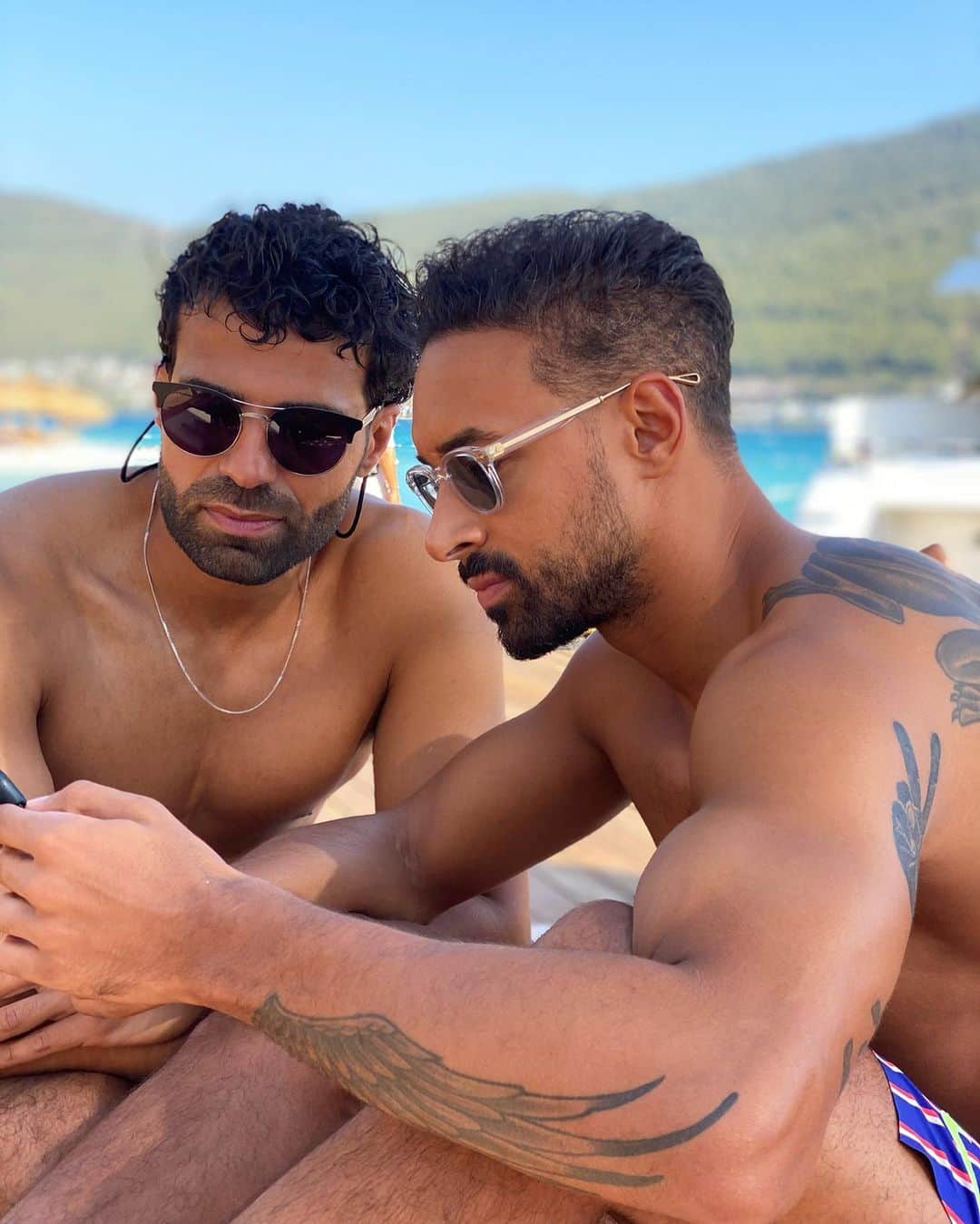 カリム・ベララビのインスタグラム：「relax ✌🏽🌴」
