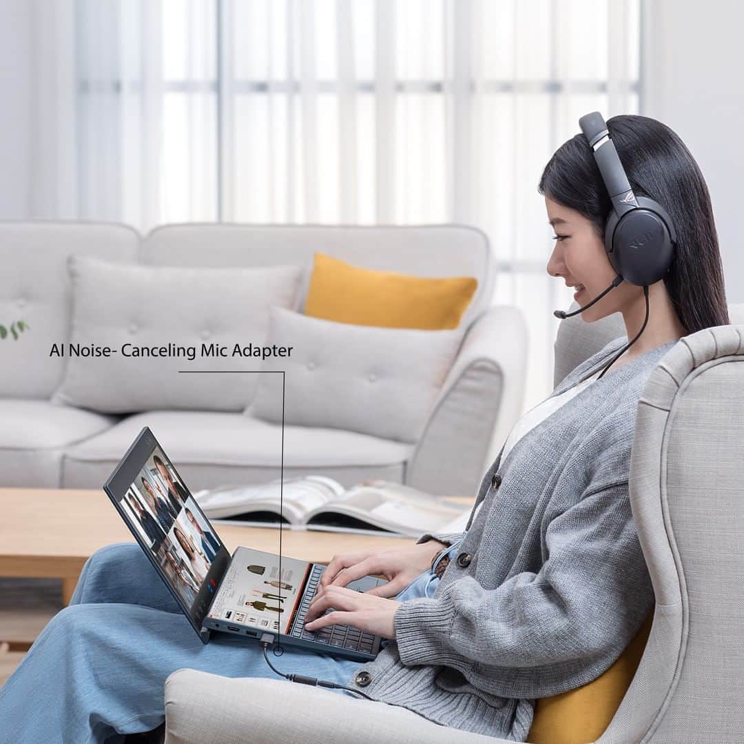 ASUSさんのインスタグラム写真 - (ASUSInstagram)「No matter if you’re working from home or a café, gaming, or walking outside, ASUS AI Noise Canceling Mic Adapter provides crystal-clear voice communication on your headset in any environment. It pairs perfectly with @asusrog  Strix Go Core or any 3.5 mm headset. #ASUSAImic」8月21日 0時01分 - asus