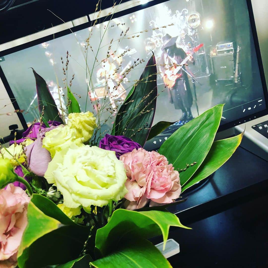 Kyrieのインスタグラム：「ここ数日間の制作が一段落したので、先日のIsmファイナルの映像を確認。 DVD化が楽しみだね。  さて、次は25日のReturn to Blue配信。仕込むぞー。」