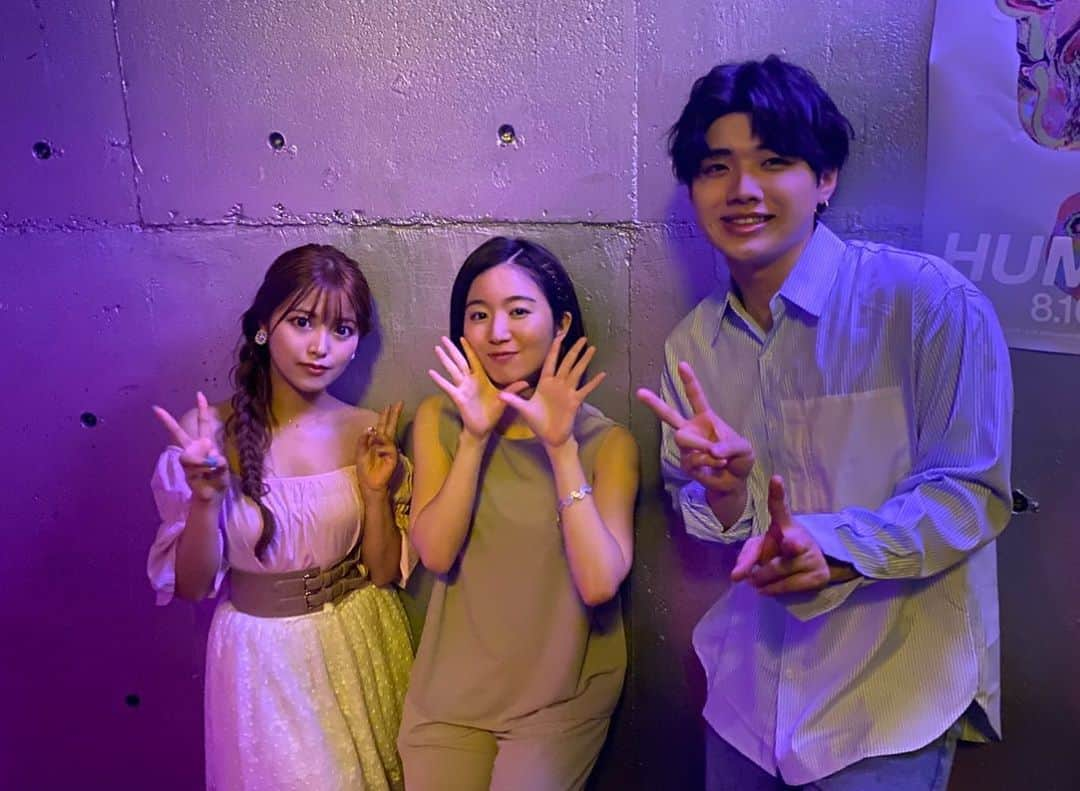 杏沙子さんのインスタグラム写真 - (杏沙子Instagram)「高画質、高音質の生配信イベント MUSIC GATE🌈 見てくれたみんなありがとう！ ㅤㅤㅤㅤㅤㅤㅤㅤㅤㅤㅤㅤㅤ 「花火の魔法」で今夜、花火が上がりました🎆 ㅤㅤㅤㅤㅤㅤㅤㅤㅤㅤㅤㅤㅤ やっぱりわたしは歌を歌うために曲を書くんだなぁ。 と思ったよ。改めて。 今日は画面越しのあなたを想って歌いました。 どうか届いてますように。 ㅤㅤㅤㅤㅤㅤㅤㅤㅤㅤㅤㅤㅤ ライブが久しぶりだったのはもちろん 対バンライブというものがものすごーく久しぶりで 待機中や終演後に #まるりとりゅうが @maruritoryuga  のお2人と 同い年の #有華 ちゃん @yuka__song  と色々話したりする時間もまとめて楽しかったな〜 ㅤㅤㅤㅤㅤㅤㅤㅤㅤㅤㅤㅤㅤ #AKB48 の #浅井七海 さんとも インタビュートークで 松田聖子さんの歌について絡めながら 曲ごとに変えてる"歌声"の話ができてうれしかった！ ㅤㅤㅤㅤㅤㅤㅤㅤㅤㅤㅤㅤㅤ ライブの味を思い出しました。 ライブはやっぱりやめられません。 ライブ中毒じゃ。」8月21日 0時07分 - asako.ssw