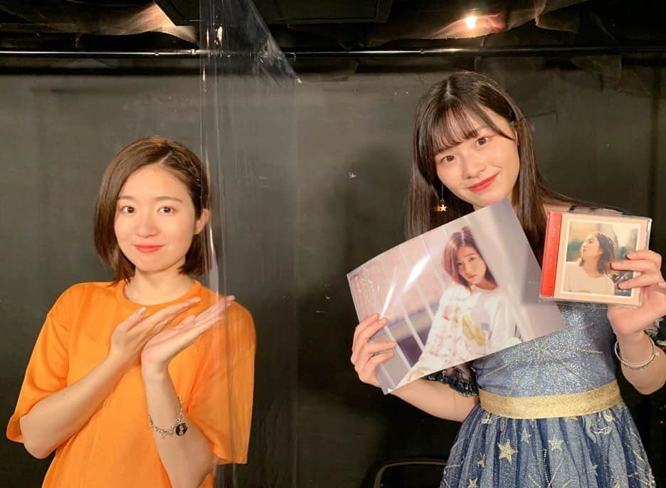 杏沙子さんのインスタグラム写真 - (杏沙子Instagram)「高画質、高音質の生配信イベント MUSIC GATE🌈 見てくれたみんなありがとう！ ㅤㅤㅤㅤㅤㅤㅤㅤㅤㅤㅤㅤㅤ 「花火の魔法」で今夜、花火が上がりました🎆 ㅤㅤㅤㅤㅤㅤㅤㅤㅤㅤㅤㅤㅤ やっぱりわたしは歌を歌うために曲を書くんだなぁ。 と思ったよ。改めて。 今日は画面越しのあなたを想って歌いました。 どうか届いてますように。 ㅤㅤㅤㅤㅤㅤㅤㅤㅤㅤㅤㅤㅤ ライブが久しぶりだったのはもちろん 対バンライブというものがものすごーく久しぶりで 待機中や終演後に #まるりとりゅうが @maruritoryuga  のお2人と 同い年の #有華 ちゃん @yuka__song  と色々話したりする時間もまとめて楽しかったな〜 ㅤㅤㅤㅤㅤㅤㅤㅤㅤㅤㅤㅤㅤ #AKB48 の #浅井七海 さんとも インタビュートークで 松田聖子さんの歌について絡めながら 曲ごとに変えてる"歌声"の話ができてうれしかった！ ㅤㅤㅤㅤㅤㅤㅤㅤㅤㅤㅤㅤㅤ ライブの味を思い出しました。 ライブはやっぱりやめられません。 ライブ中毒じゃ。」8月21日 0時07分 - asako.ssw