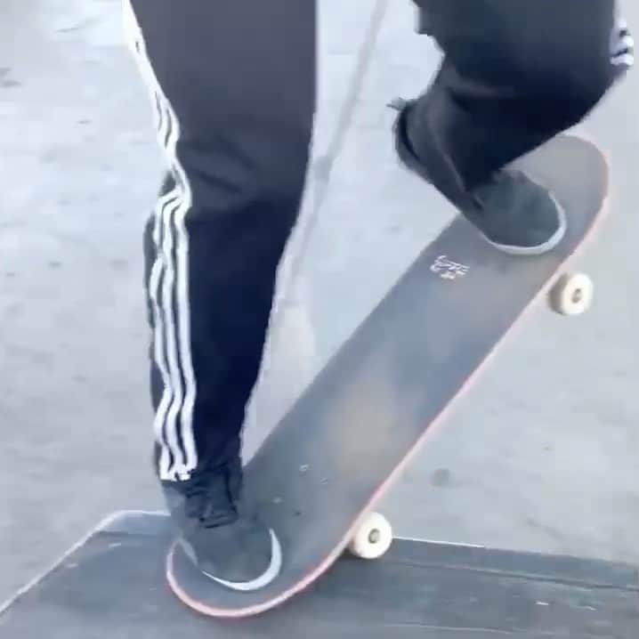 スラッシャーのインスタグラム：「🤩 @adrianne.sloboh」