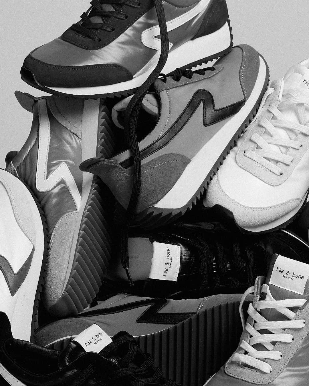 ラグ&ボーンのインスタグラム：「Step back in time with the Retro Runner. Our sustainably-minded, go-to trainer for fall, wherever you are going.」