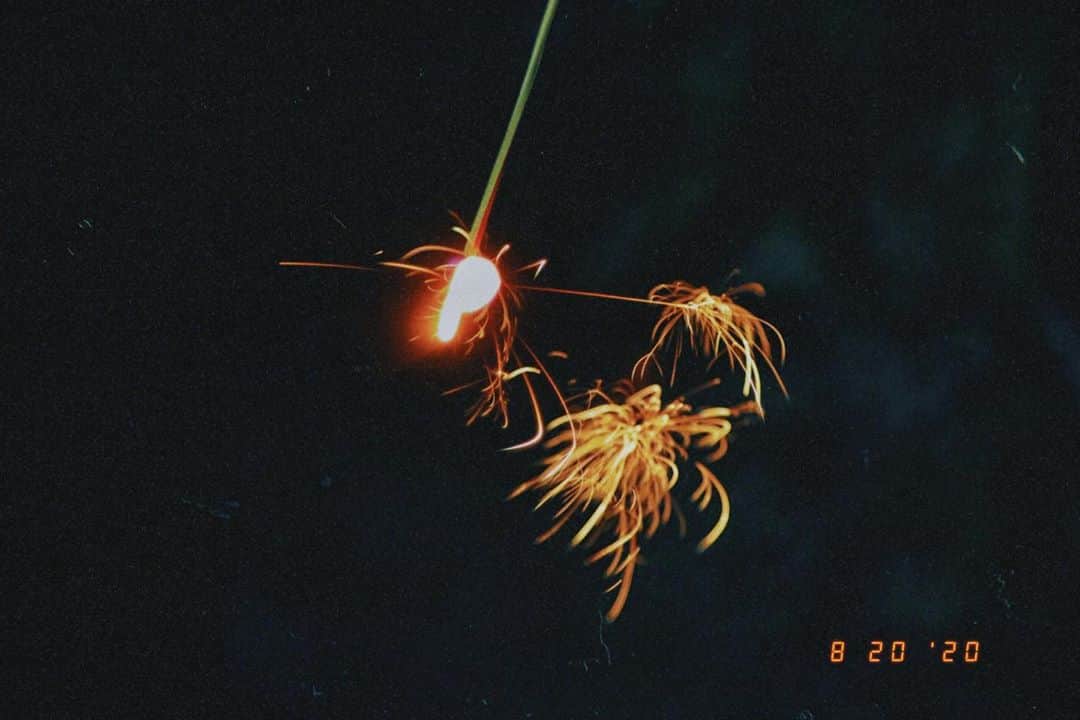 あやつるぽんさんのインスタグラム写真 あやつるぽんinstagram 花火 線香花火 はエモい めーーっちゃ綺麗 1枚目と4枚目が特に好き 散り方可愛い 楽しかった 撮影 Photo Hanabi ファインダー越しの私の世界 夏 夏の終わり 一眼レフ カメラ