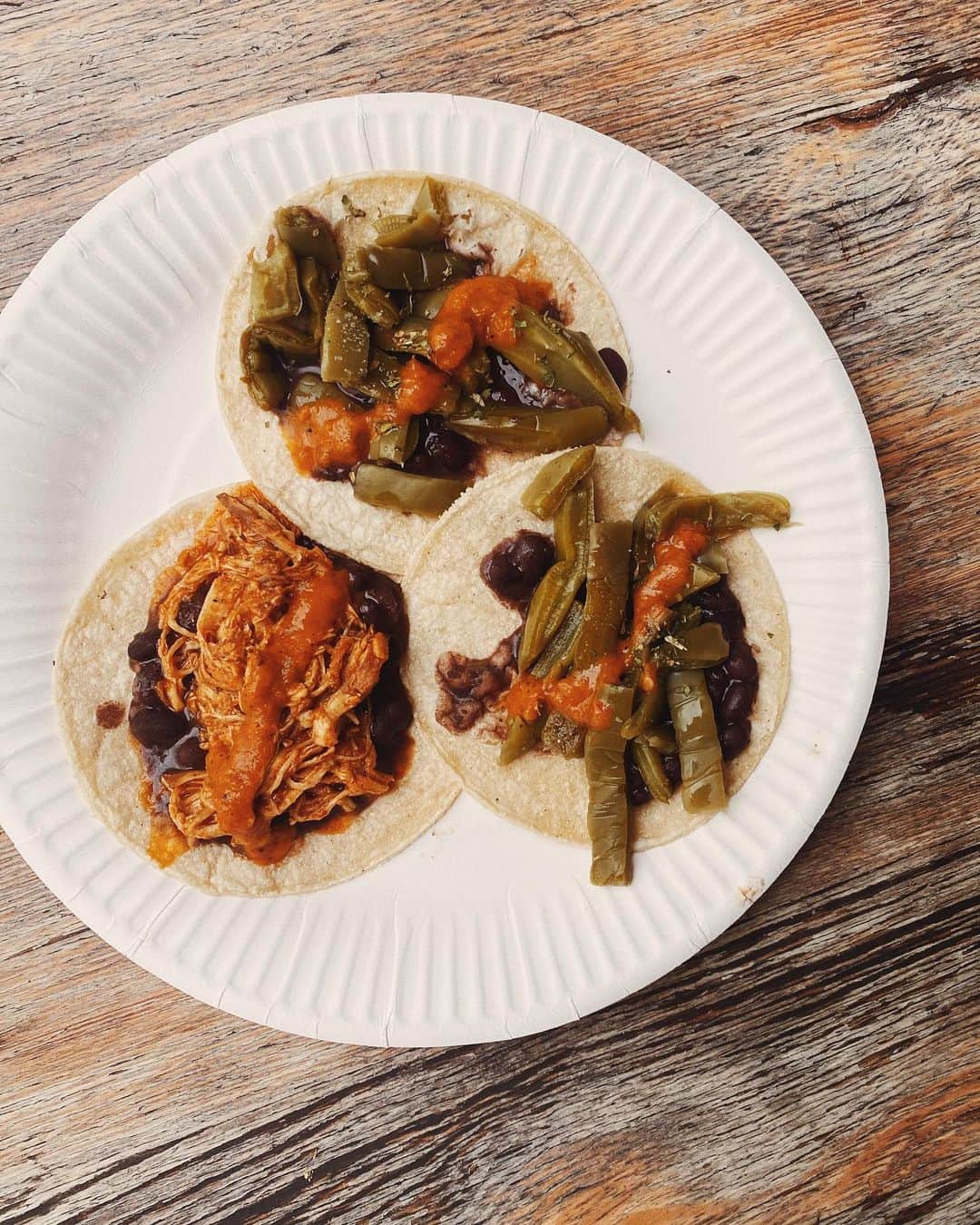 STIL IN BERLINのインスタグラム：「Tacos on a hot day in Friedrichshain - super simple, super yummy. @tortilleria_mexa_berlin also sells fresh tortillas and other Mexican goodies. Thank you @aida_berlin for bringing me here.  #berlinfood #foodinberlin #berlinfoodie #berlinrestaurant」