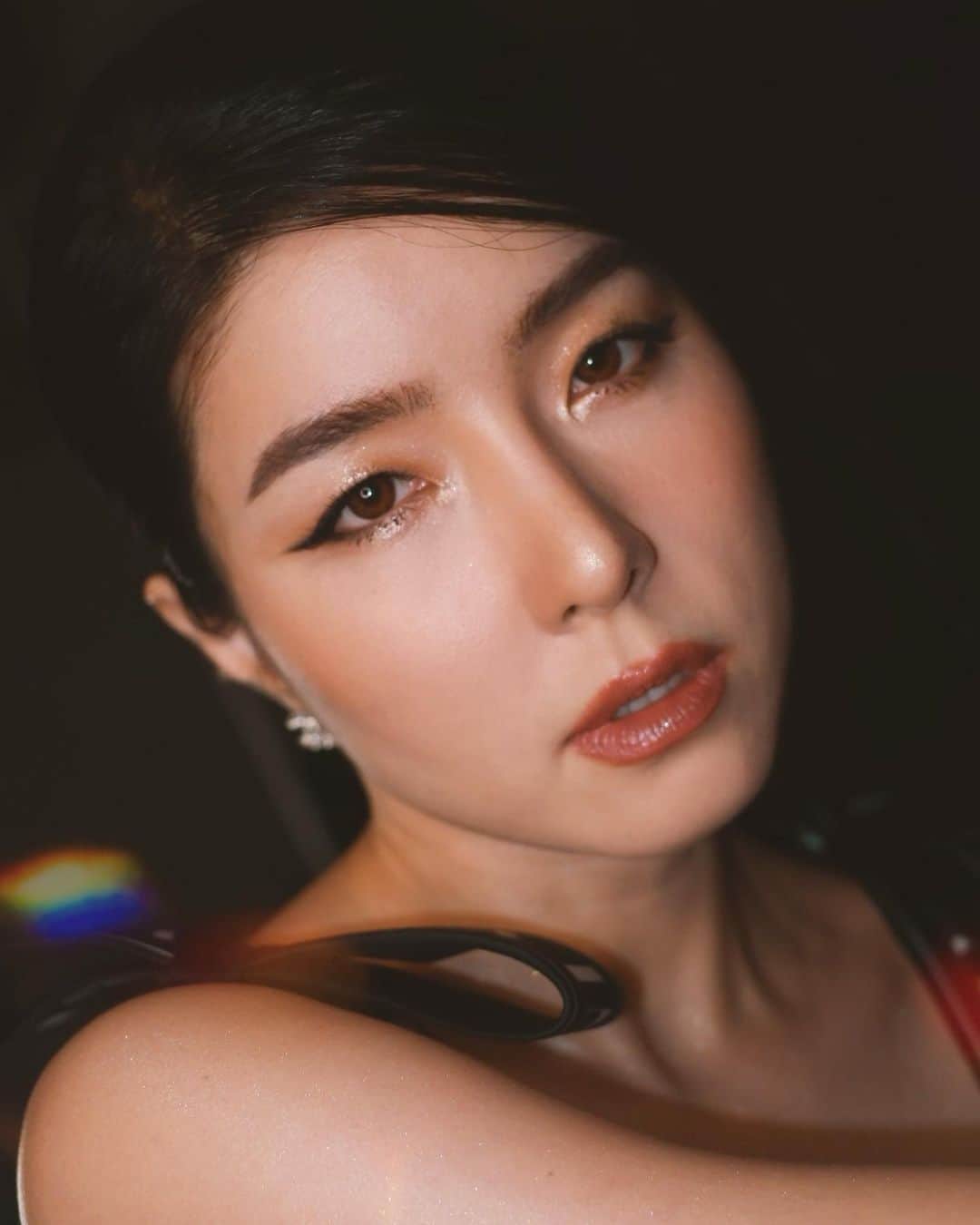 GYEON SEOのインスタグラム：「_* 🪐🪐🪐 . . in the darkness」