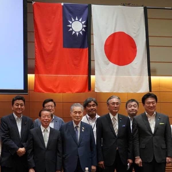 木原稔のインスタグラム：「日華議員懇談会臨時総会では、故・李登輝元総統弔問団からの報告。来賓として謝長廷代表(大使)も出席。」