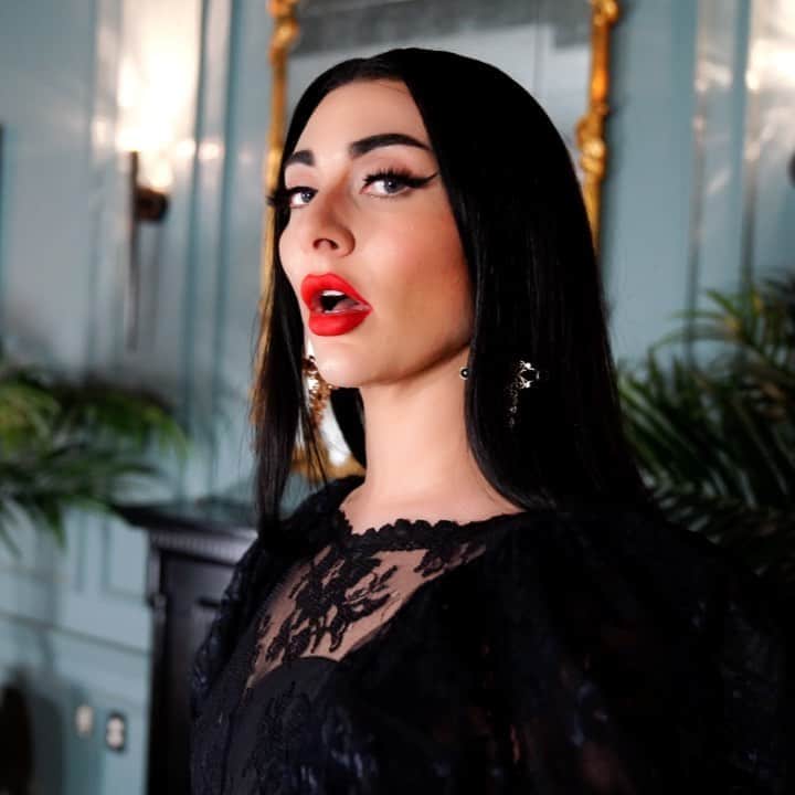 カーミンのインスタグラム：「a cover of WAP by the immaculate @iamcardib @theestallion」