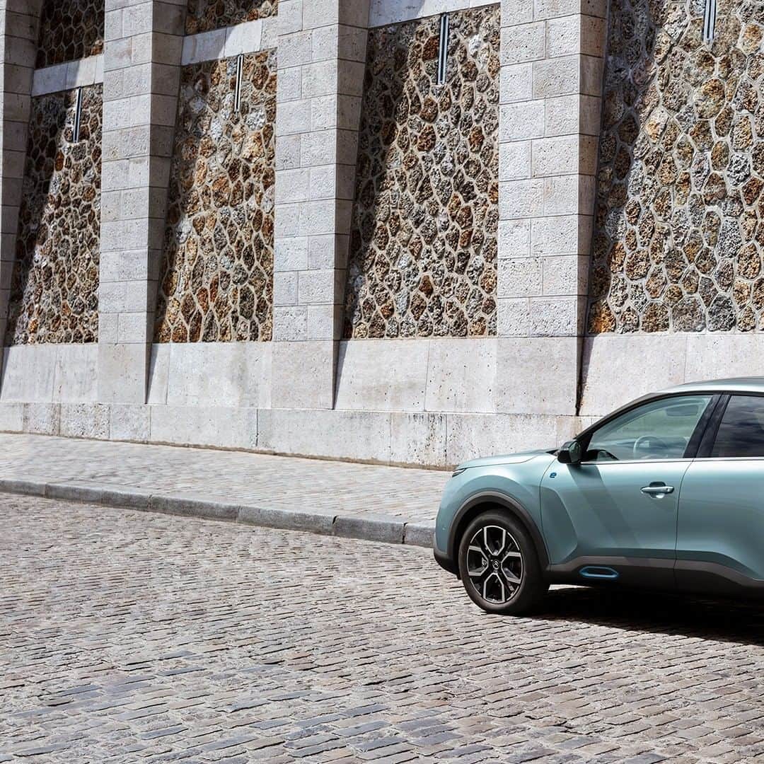 Citroënのインスタグラム：「Opën the way! New Citroën ë-C4 - 100% ëlectric: fluid lines for an exceptionally elegant design.Also available in petrol or Diesel. #ËlectricForAll #InspirëdByYouAll #New #Citroen #Car #Elegance #Design #Fashion #Comfort #Electric #Instacar #Carsofinstagram #Auto」