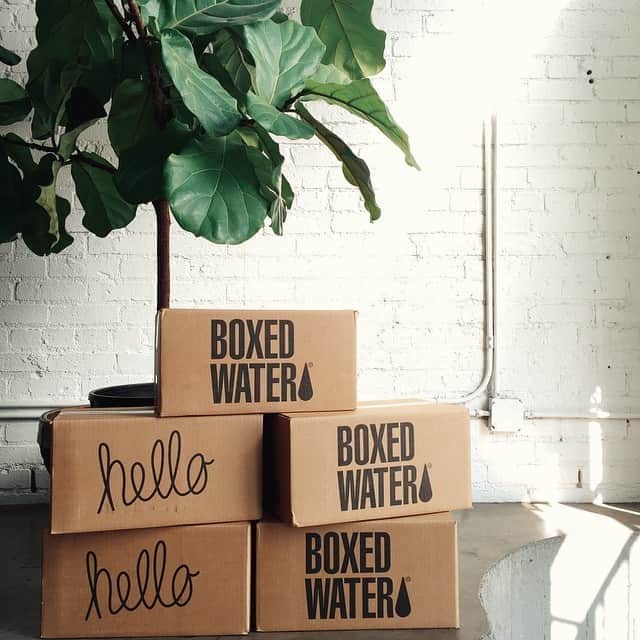 BoxedWaterさんのインスタグラム写真 - (BoxedWaterInstagram)「Make a Habit of Hydration 💦 Start your monthly water subscription with an additional 30% off a 3 month subscription! (offer ends Aug. 31st so move quick!) Free Shipping 👌 Convenient Delivery 👌 Easy to Adjust 👌 Save The Planet 🌎 📷: @zuziifootwear」8月21日 1時00分 - boxedwater