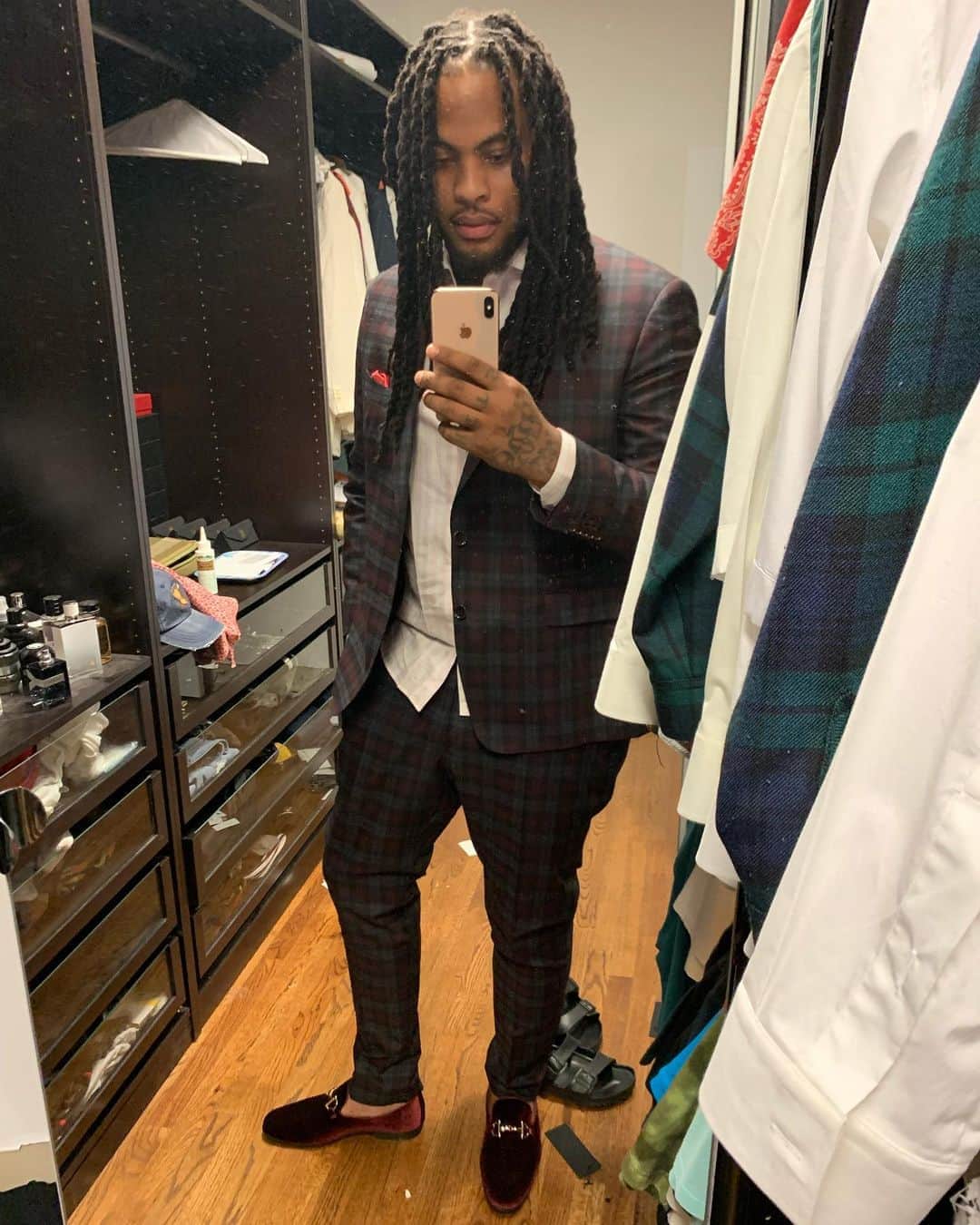 ワカ・フロッカ・フレイムのインスタグラム：「New Waka 2020..... fucking mirror pics 🤣」
