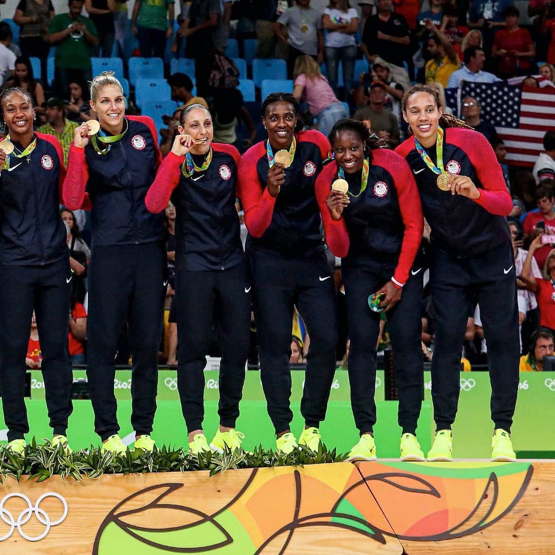USA Basketballさんのインスタグラム写真 - (USA BasketballInstagram)「A sixth straight Olympic gold medal on this day in 2016 🙌🙌」8月21日 1時08分 - usabasketball