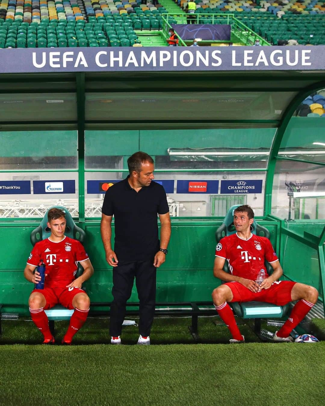 バイエルン・ミュンヘンさんのインスタグラム写真 - (バイエルン・ミュンヘンInstagram)「One job left, boys! 👊 #packmas #WeiterImmerWeiter  #UCLfinal  . . #FCBayern #MiaSanMia #MissionLis6on #UCL」8月21日 1時11分 - fcbayern