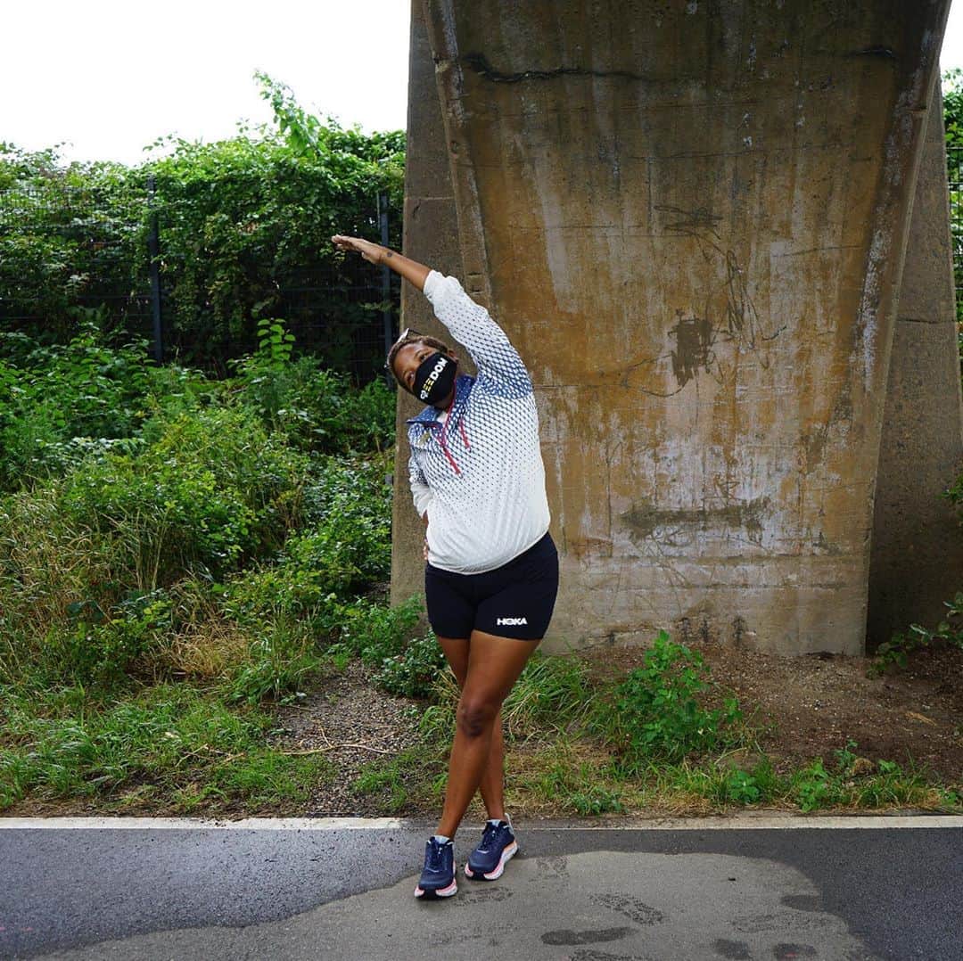 ホカオネオネのインスタグラム：「Head over to our stories today to see HOKA Global Athlete Ambassador Alison Désir (@alisonmdesir) talk about this Sunday's stop of her Meaning Thru Movement Tour (@meaningthrumovement), a free virtual tour aimed to normalize the conversation around mental health in the running/fitness space.   Alison will be speaking with Jor-El Caraballo (@jorelcaraballo) of @vivawellnessnyc for a conversation on Self Care: How to Cope with Race Based Trauma and Elizabeth Manning from the @backonmyfeet leadership team, followed by yoga with Pilin Anice (@pilinanice).   Head to our stories to learn more and register for this event (and remaining events) via the link in bio. #MeaningThruMovement #TimeToFly  📸 @amirmfigueroa」