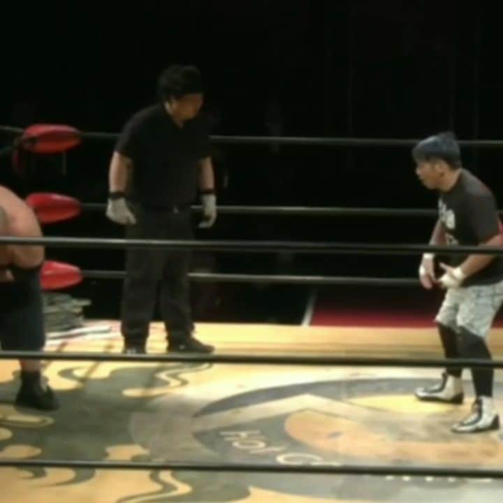 佐久田俊行のインスタグラム：「The finger was shredded.  #プロレス #prowrestling #lucha #luchalibre #프로레슬링 #摔角 #कुश्ती #Gulat #реслинг   #bjw #prowrestling #deathmatch #deathmatchwrestlling #toshiyukisakuda #大日本プロレス #デスマッチ #シュレッダー」