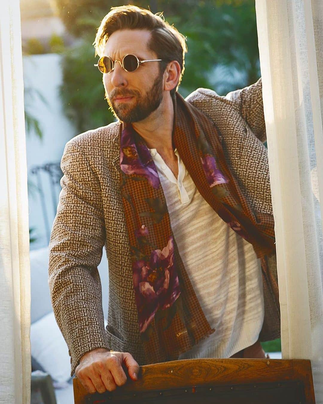 ジョエル・ムーアのインスタグラム：「📸 @davidmullerphotography style by @lulureneeb ❤️」