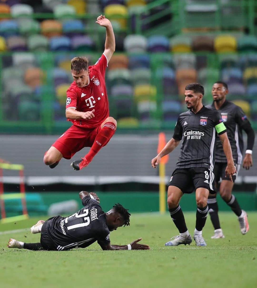 ジョシュア・キミッヒのインスタグラム：「Finale!!! #hürdegenommen #tollgeschwungenserge #langegabel #fokus #maximalegier #kommjetzt #miasanmia #believeinyourself 👉🏽😲 🤹🏽‍♂️」