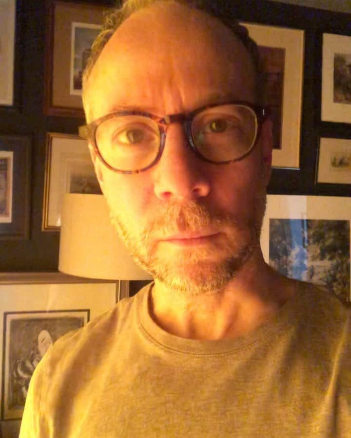ケヴィン・サスマンのインスタグラム：「Today (and every Thursday) at 1PM Pacific time! I’ll continue reading the YA novel, The False Prince. Free Zoom link at afterschoolvillage.com」