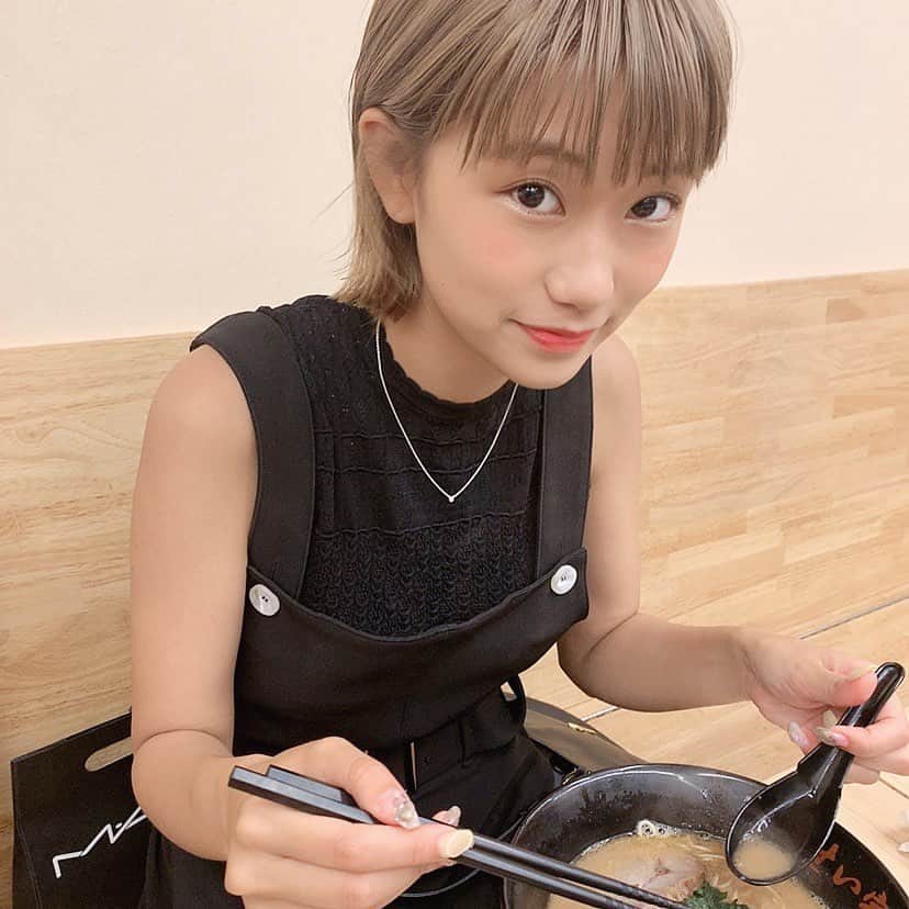 ななせ結衣のインスタグラム：「彼女とラーメン食べにきた🍜  に使ってください👀💓 .  #ラーメン　#らーめん部  #らーめん女子 #せいや #飯テロ #라면 #拉面 #일본 #日本  #夜ご飯 #東京グルメ #東京  #らーめん好きな人と繋がりたい  #グラビアアイドル   #सुंदरता #जापान #कूल्हों」