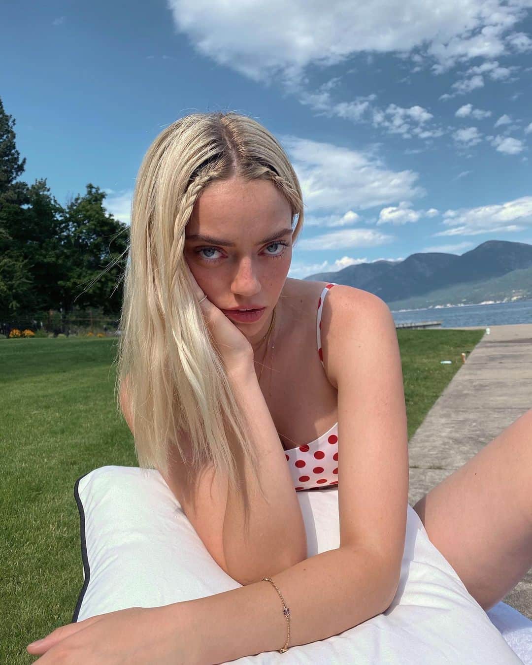 パイパー・アメリカ・スミスのインスタグラム：「If you need someone to tell you that you’re special, I can - believe me, I can - believe me 🦋」