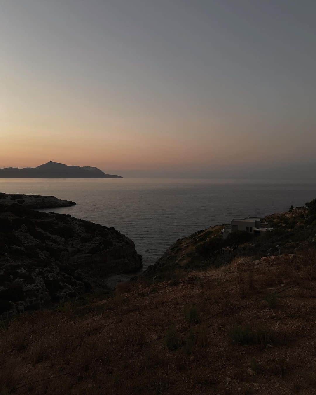 エレオノーラ・カリシのインスタグラム：「We could not ask for more for our eyes and our soul. Everyday view from our greek home  #Greece #Crete 🇬🇷」