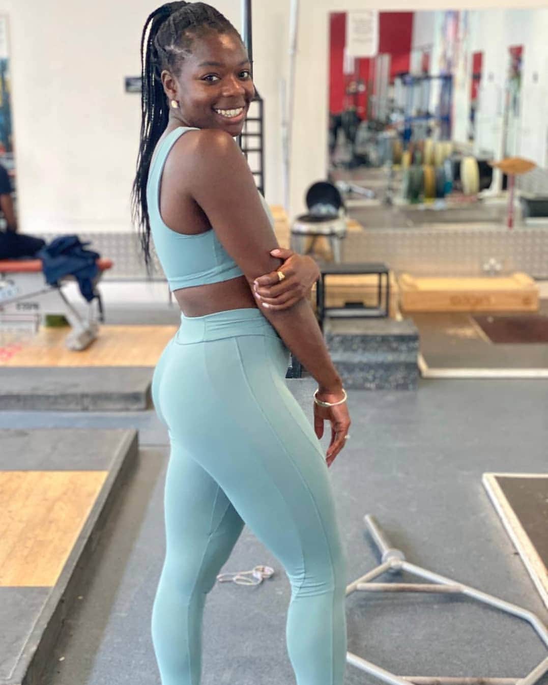 アシャ・フィリップのインスタグラム：「Feels so good to be back home.....✨❤️💪🏾⁣ ⁣ ⁣ This week is the first time fully back to my home training spot and it feels good and weird at the same time. Getting back to my normal routine feels strange but super grateful that it's even possible. Makes us cherish what we have even more...⁣ ⁣ ⁣ #2020 #LetsGo #Reflections #Gym」