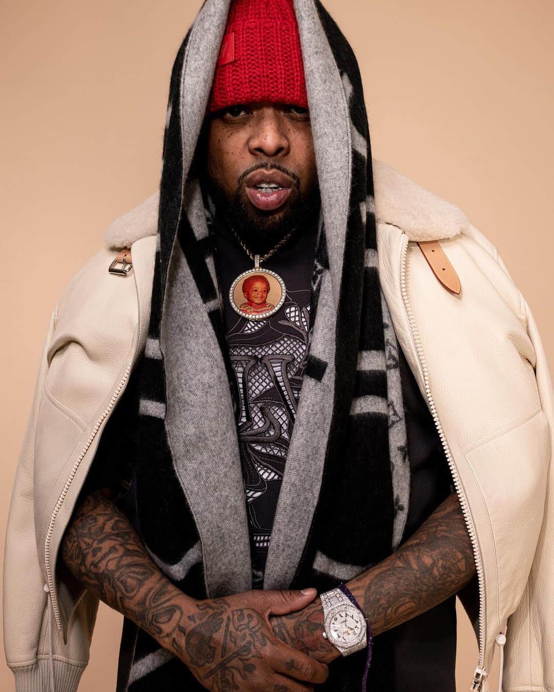 Flaunt Magazineさんのインスタグラム写真 - (Flaunt MagazineInstagram)「GRISELDA - CHEMICAL COMPOUNDS FAMILIAL SOUNDS  @WestsideGunn, part of hip hop collective, @GriseldaRecords, as featured in the SUMMER OF OUR DISCONTENT Issue, out now.   Westside wears full @LouisVuitton.  Photographed by Ian Morrison and Robert LeBlanc  @imorriso @photosbyrobertleblanc Styled by Alex Ceballos   @alxcstylist Styling Assistant: Christian Ramos Written by @SaybinRoberson Special Thanks @RocNation   #Griselda #GriseldaRecords #LouisVuitton #VirgilAbloh #SUMMEROFOURDISCONTENT #WestSideGunn」8月21日 2時16分 - flauntmagazine