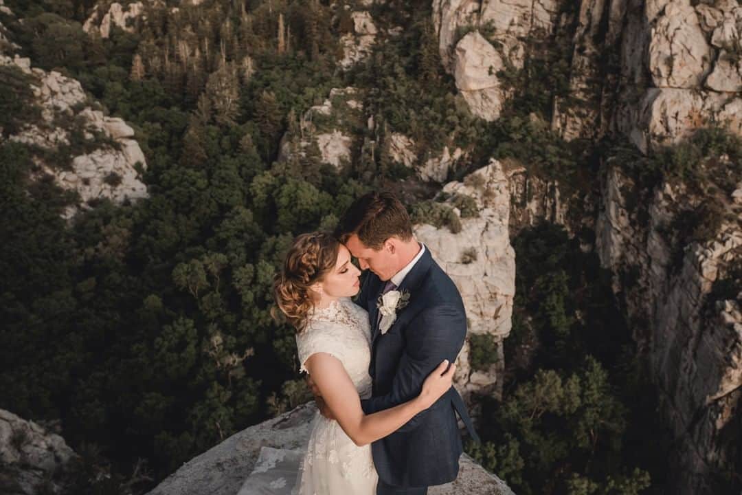 Sigma Corp Of America（シグマ）さんのインスタグラム写真 - (Sigma Corp Of America（シグマ）Instagram)「Talk about social distancing!  SIGMA Ambassador and wedding photographer @mckenziedeakins takes her more adventurous couples deep into the wilds of Utah for their photos, where steep terrain, curious (possibly dangerous!) animals and buckets of sweat are all part of the experience!  Capture the moment AND all that lovely background with the SIGMA 14-24mm F2.8 DG HSM Art for Canon and Nikon, or the DG DN version for Sony and L-Mount.  #sigmaphoto #SIGMA #sigmalens #sigmalenses #weddingphotography #weddingphotoshoot #engagementphotos #engagementphotography #adventureelopement #elopmentwedding #elopement #elopementphotographer #utah #utahphotographer #sigma1424mmart #sigma1424 #sigma1424f28art #sigma1424dgdn #wideangle #wideanglelens」8月21日 2時32分 - sigmaphoto