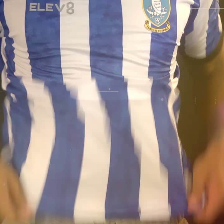 アイザイア・ブラウンのインスタグラム：「Let’s do this🦉💙 @swfcofficial」