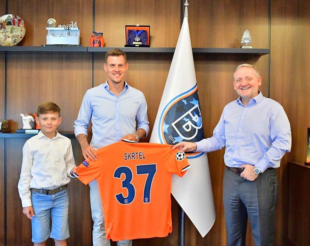 マルティン・シュクルテルのインスタグラム：「Im very happy to extend my stay and be part of @ibfk2014 family for one more season!really enjoyed last season and i believe that we can continue in the same way next season too.🦉」