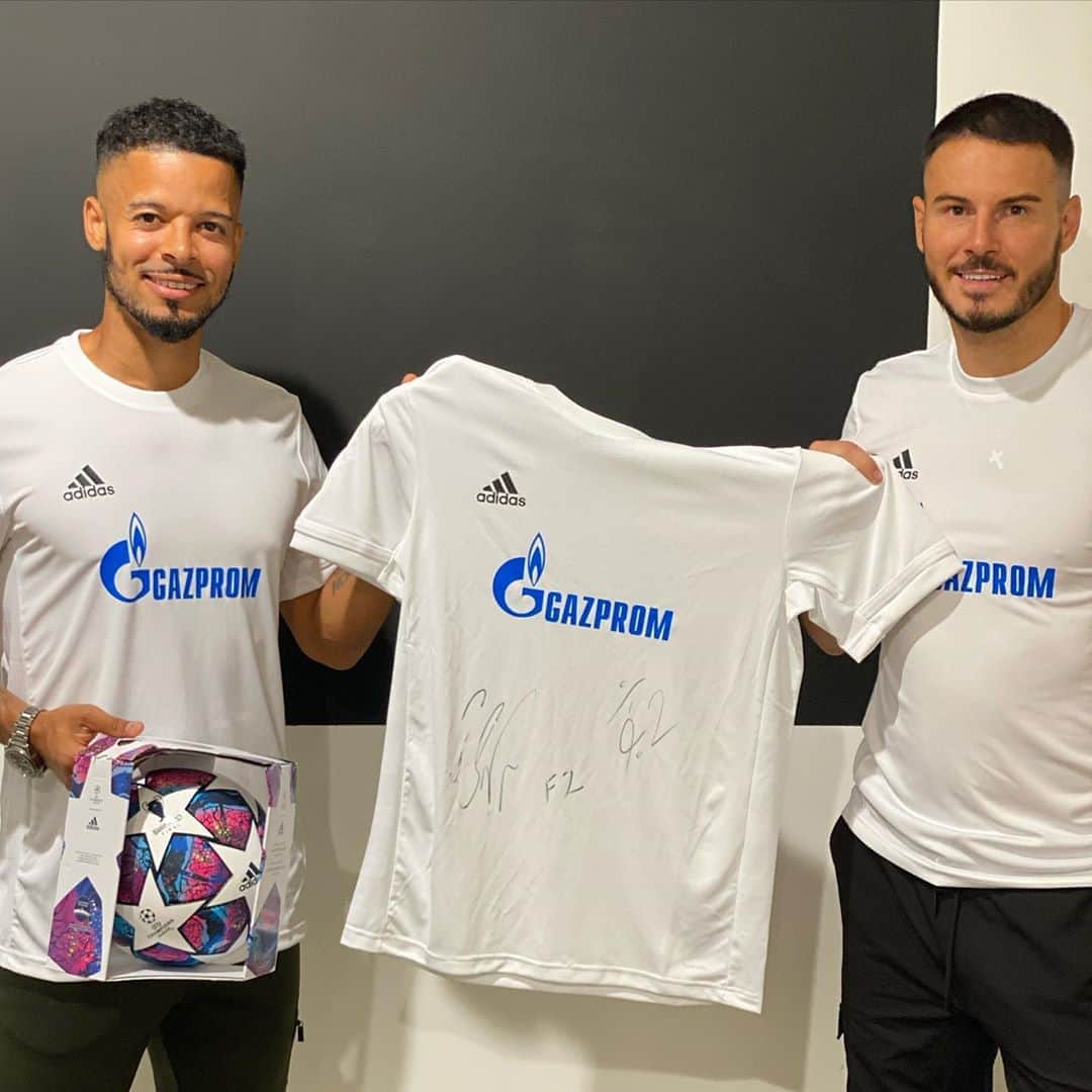 F2Freestylersのインスタグラム：「For your chance to win an exclusive UEFA Champions League Final Match Ball and a signed F2 football shirt courtesy of @gazpromfootball and the #GazpromFootballExperience, tag us and @gazpromfootball in your reactions to the UEFA Champions League Final! Show us your ENERGY! 🔥」