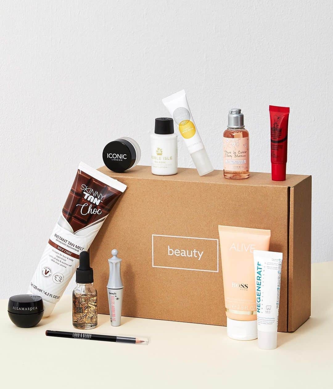 Nextさんのインスタグラム写真 - (NextInstagram)「Worth over £120 for £20, this month’s 'Summer Staycation' beauty box from @nextofficial_beauty is here! 🌞✨ You'll find inside the essentials to perfect your golden glow from make-up must-haves to skin prep heroes🧴 SHOP 👉: R50-933 • #beautybox #nextbeauty #skincareroutine」8月21日 3時11分 - nextofficial